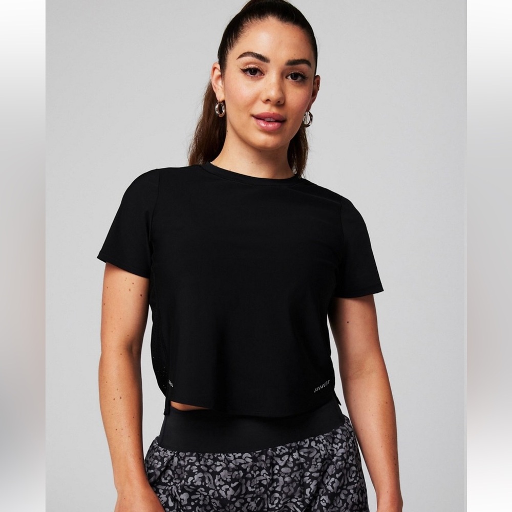 Fabletics Black Short Sleeve Cropped Relaxed T-Shirt
